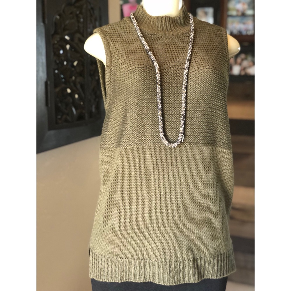 WD.NY Sleeveless knit sweater in olive green 🐢